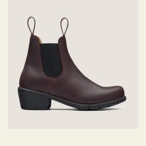 Blundstone heeled boots in Shiraz (burgundy/maroon)